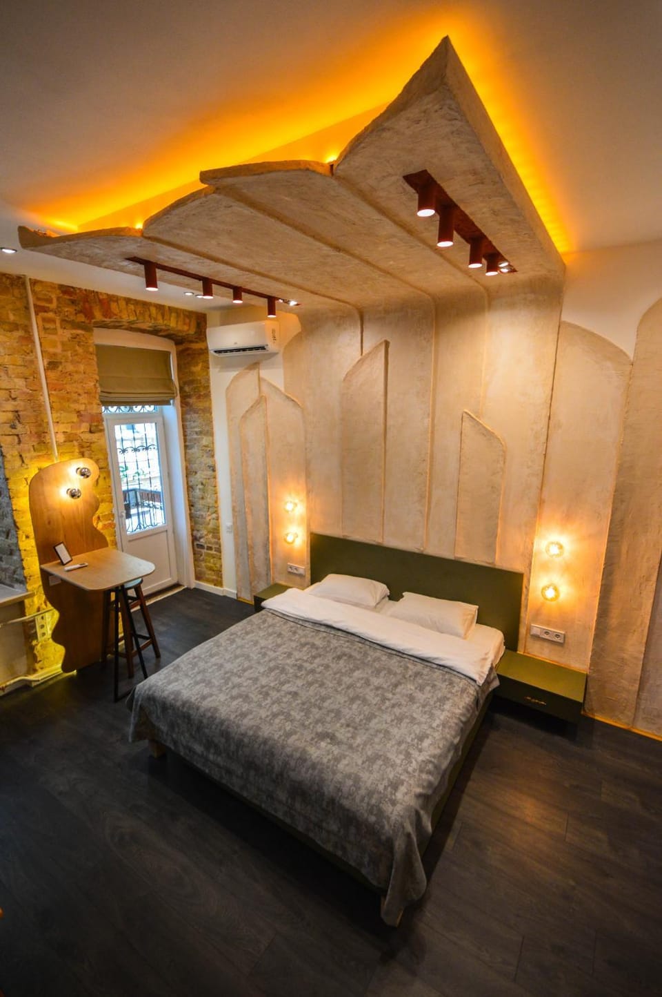 Bed, Photo of the whole room, Bedroom