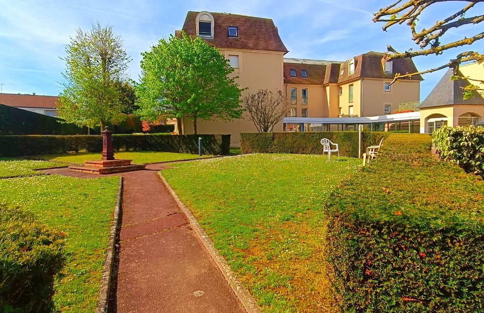 Property building, Day, Natural landscape, Garden