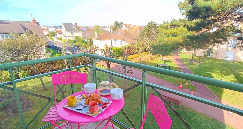 Spring, Day, Garden, View (from property/room), Balcony/Terrace, Dining area, Garden view