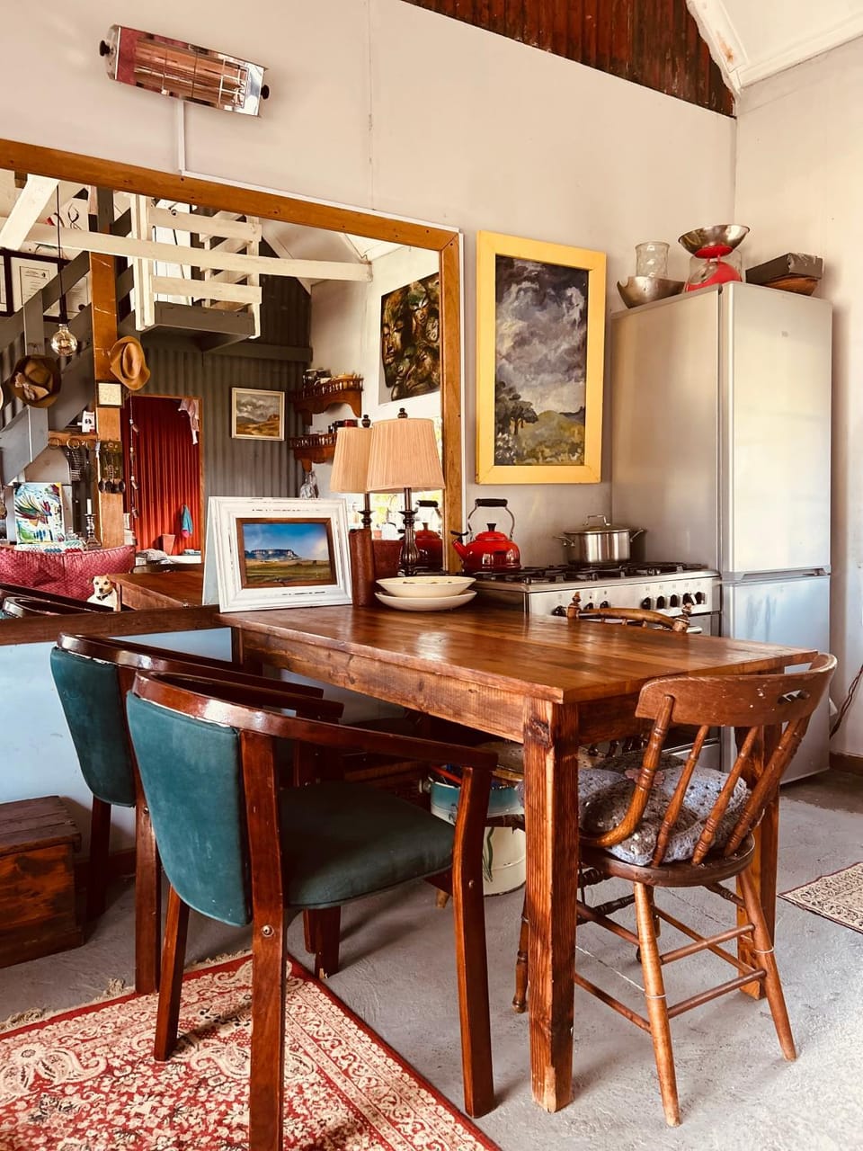 Kitchen or kitchenette, Living room, Seating area