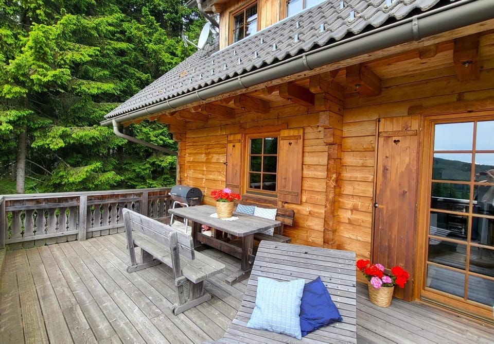 Property building, BBQ facilities, Balcony/Terrace
