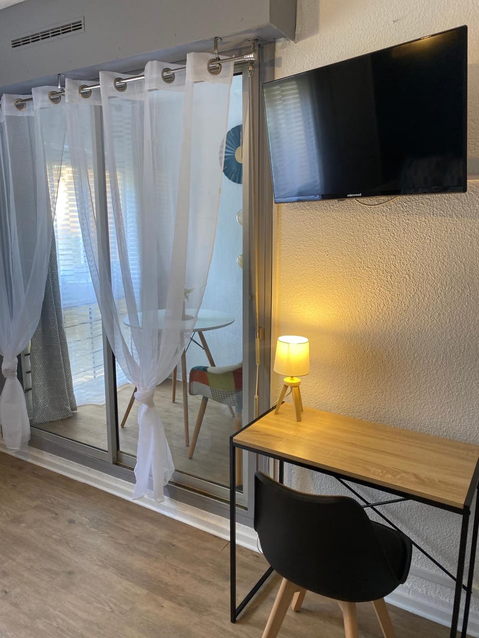 TV and multimedia, Seating area, Dining area, hair dresser