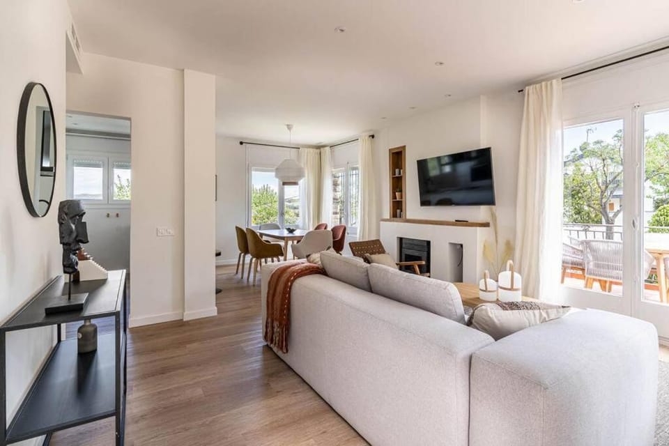 TV and multimedia, Living room, Dining area