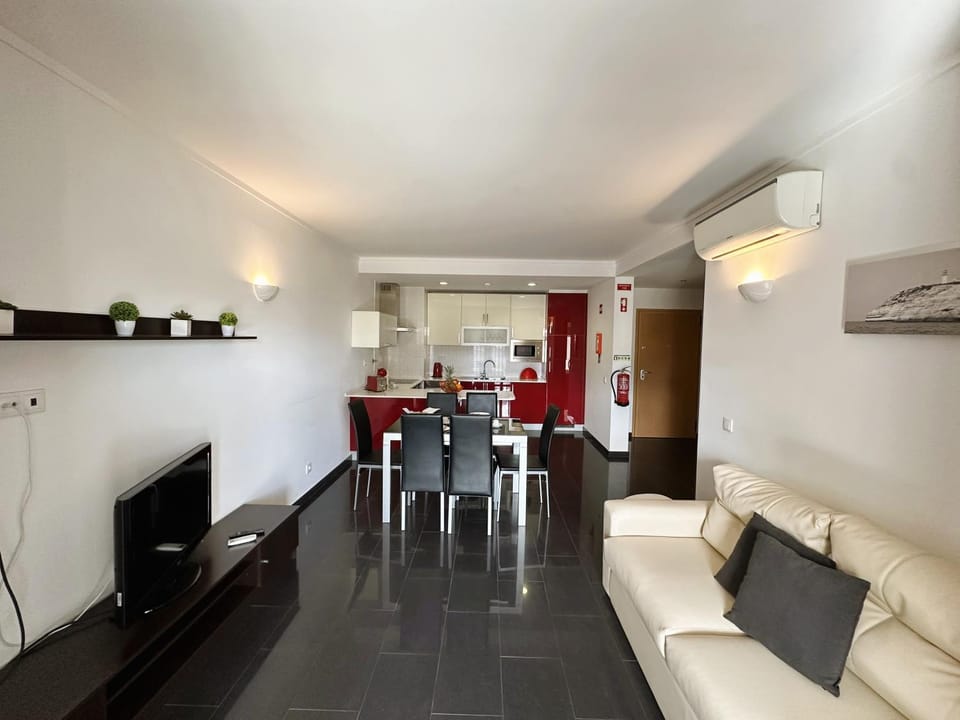 TV and multimedia, Kitchen or kitchenette, Living room, Dining area