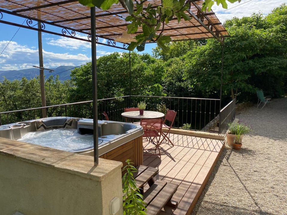 Patio, Natural landscape, Garden, Hot Tub, View (from property/room), Mountain view