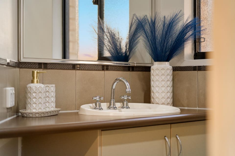 Kitchen or kitchenette, Lounge or bar, Bedroom