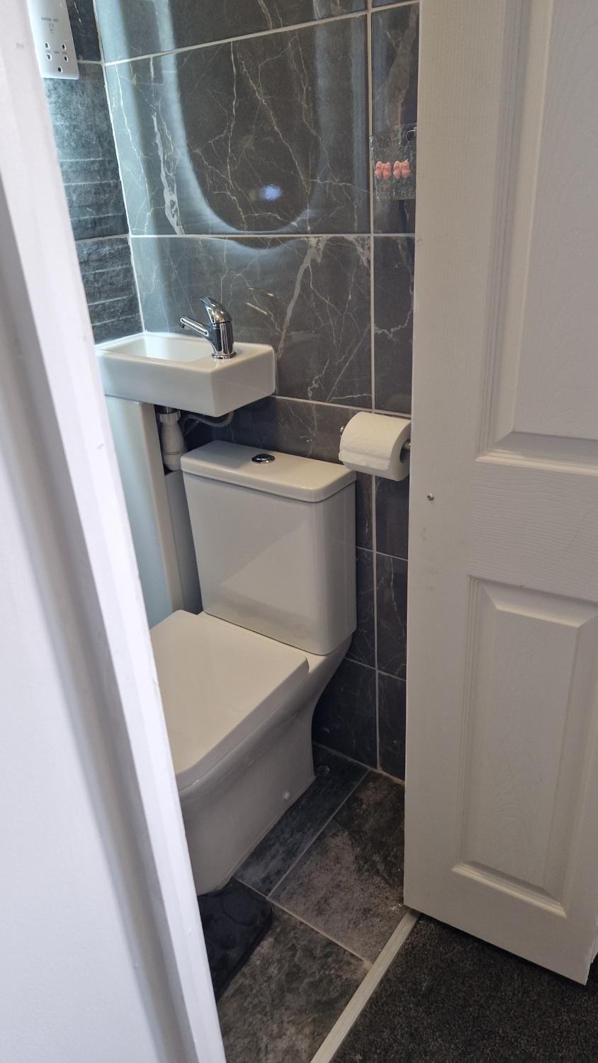 Shower, Toilet