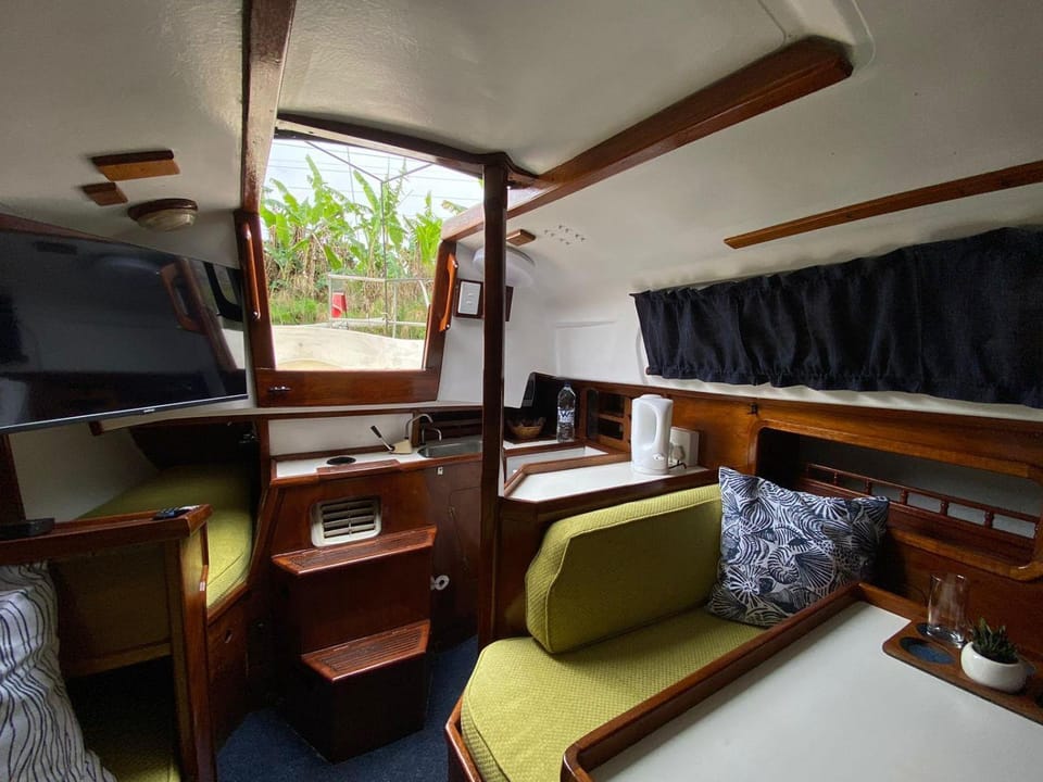 TV and multimedia, Seating area