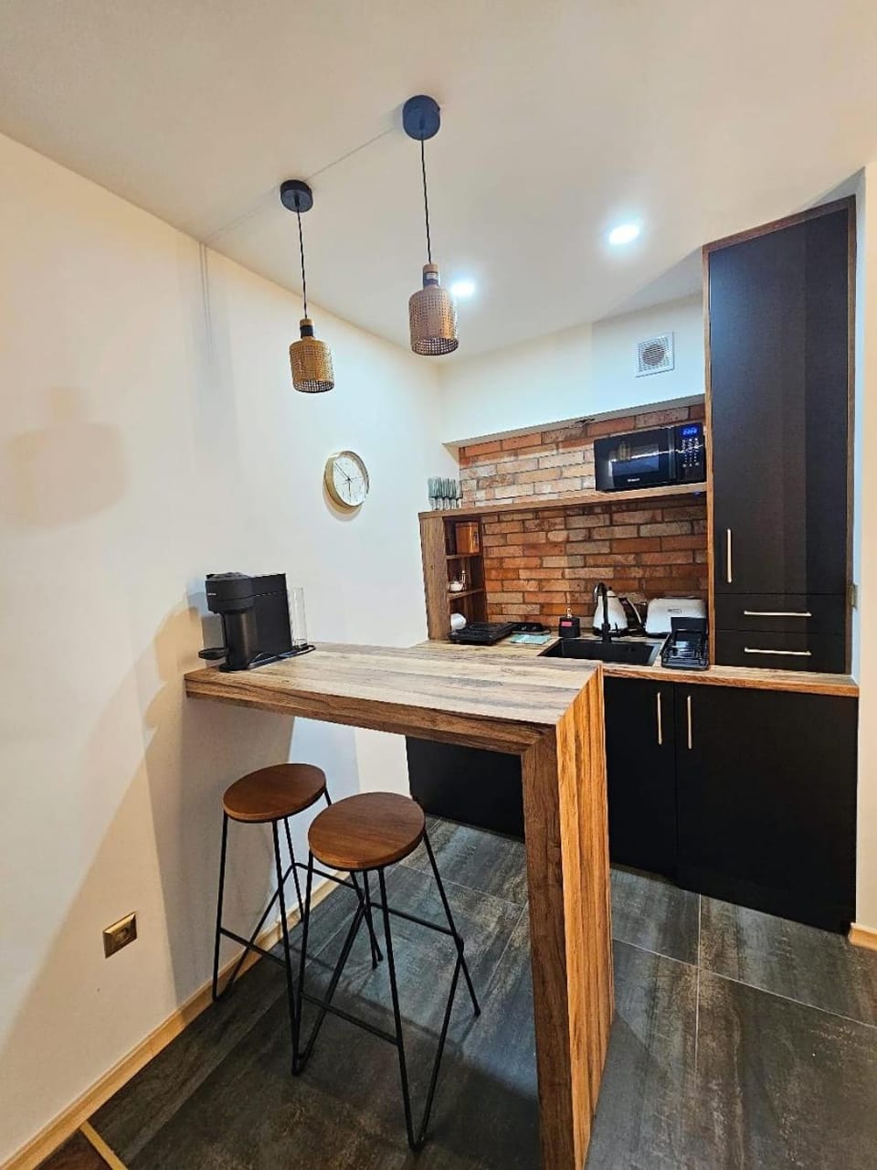 Kitchen or kitchenette, Dining area, minibar, oven, pet friendly, stove