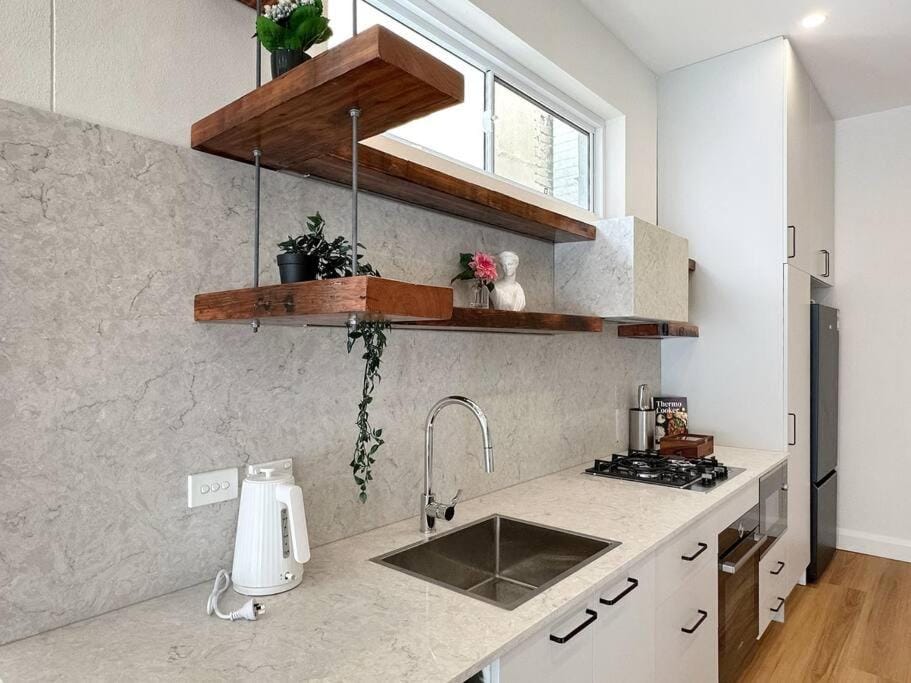 Sydney CBD Newly Renovated Large Terrace Apartment in Surry Hills