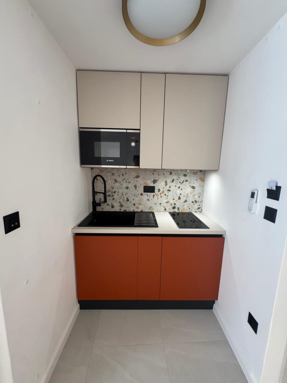 Kitchen or kitchenette, microwave, stove