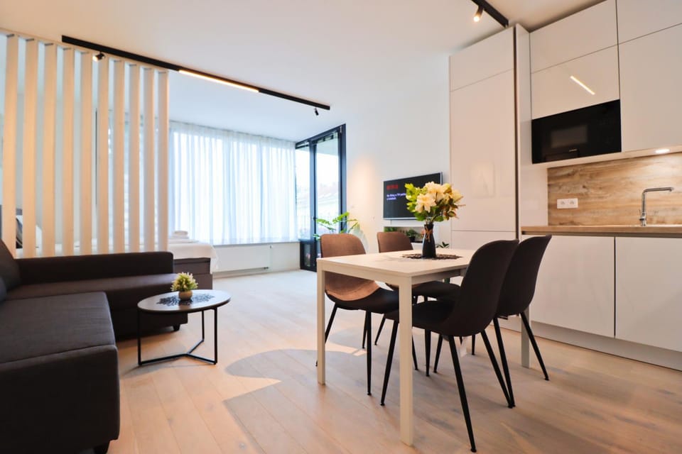 Kitchen or kitchenette, Living room, Seating area, Dining area, minibar