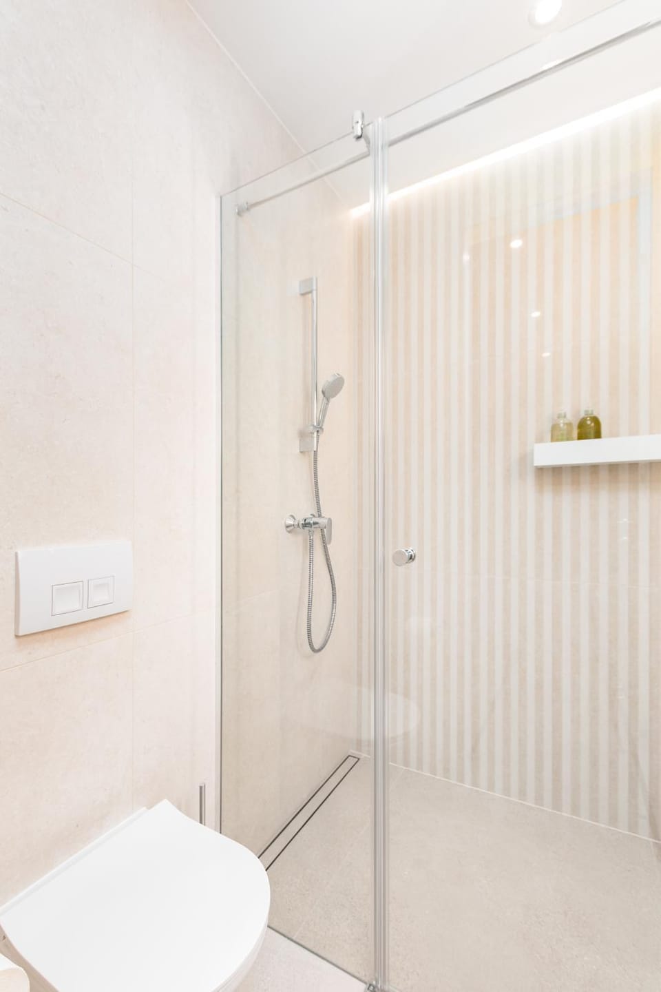 Shower, Bathroom, towels