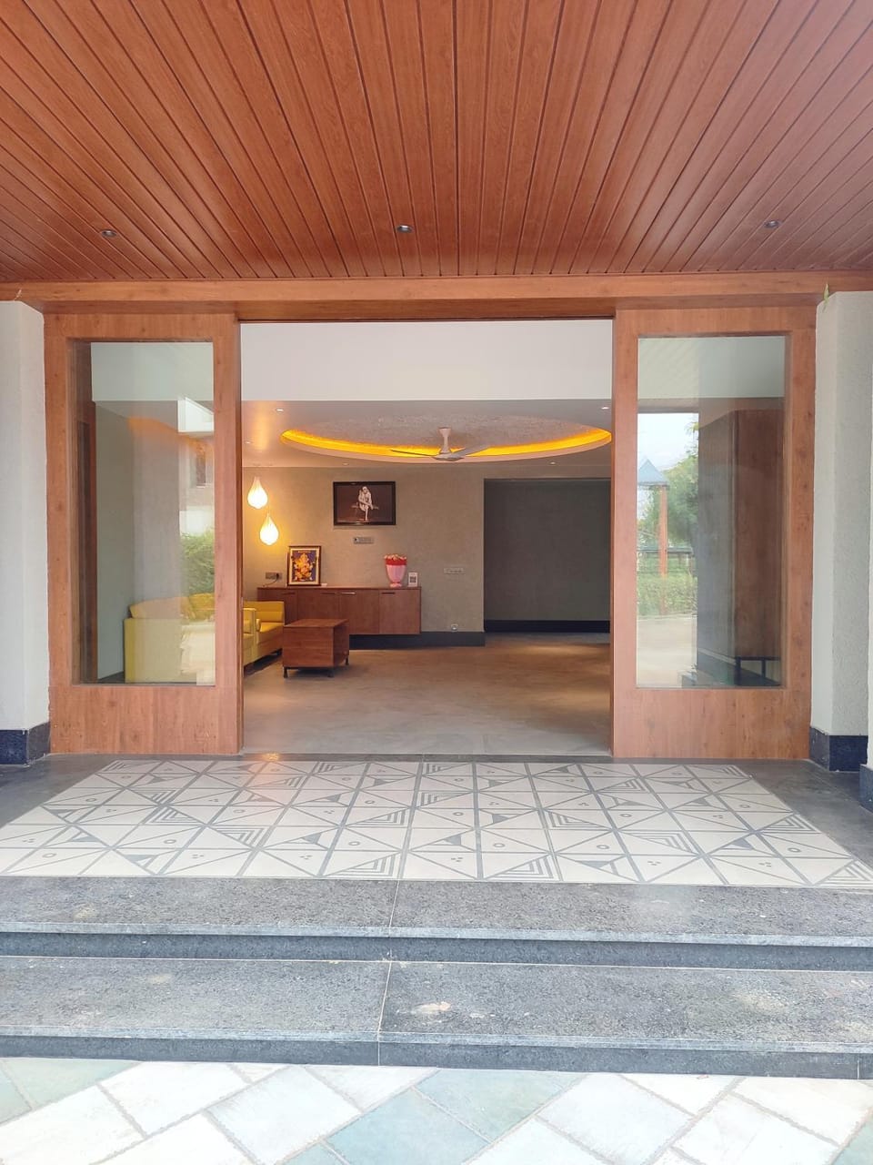 Facade/entrance