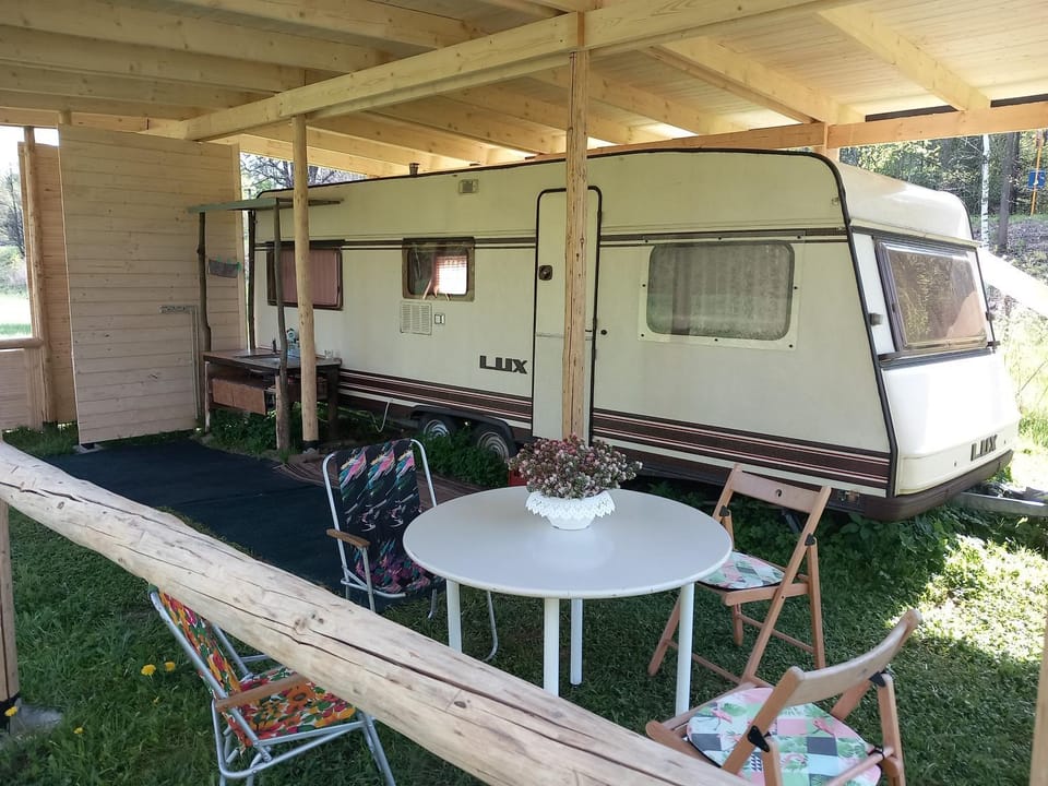 Zážitkový pobyt v karavanu u Slezské Harty Luxury tent in Czechia