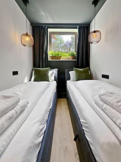 Flatista Homes - Jungle House Apartment in Munich