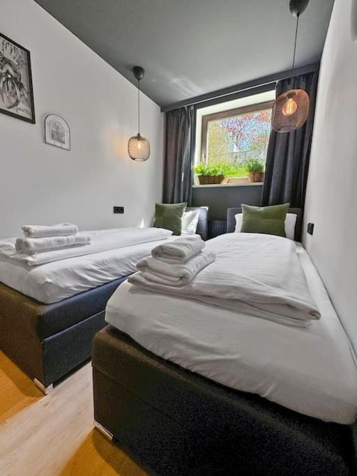 Flatista Homes - Jungle House Apartment in Munich