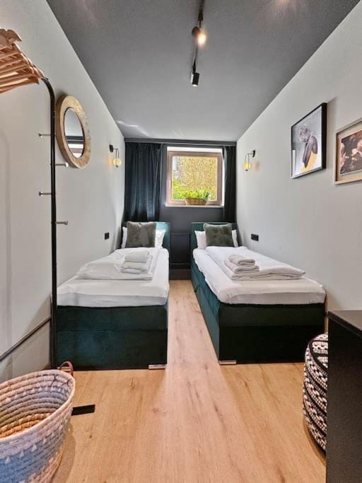 Flatista Homes - Jungle House Apartment in Munich