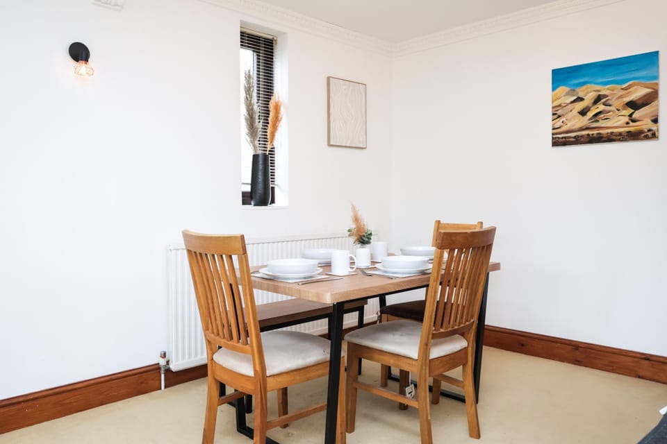 Dining area, heating, internet