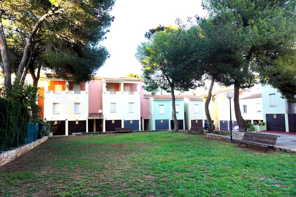 Property building, Facade/entrance, Off site