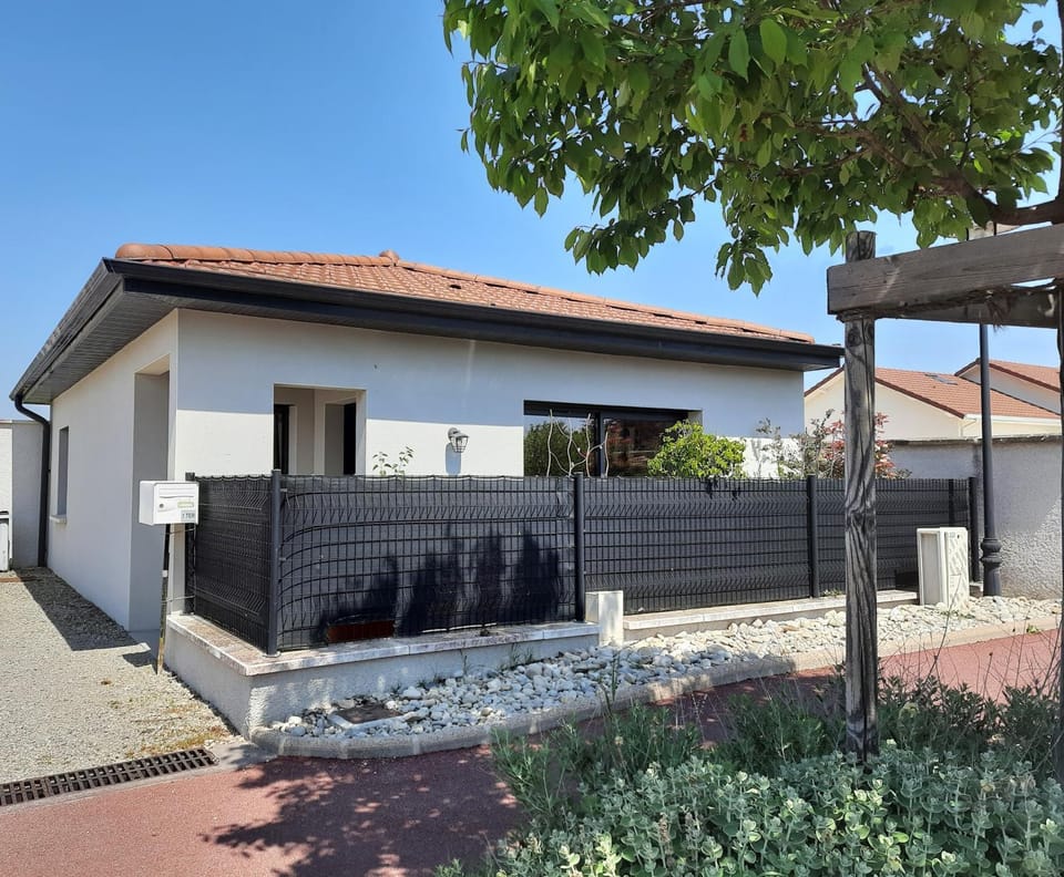 L'Ajolan Genas/Eurexpo/Groupama Stadium/ Lyon St Exypéry House in Auvergne-Rhône-Alpes