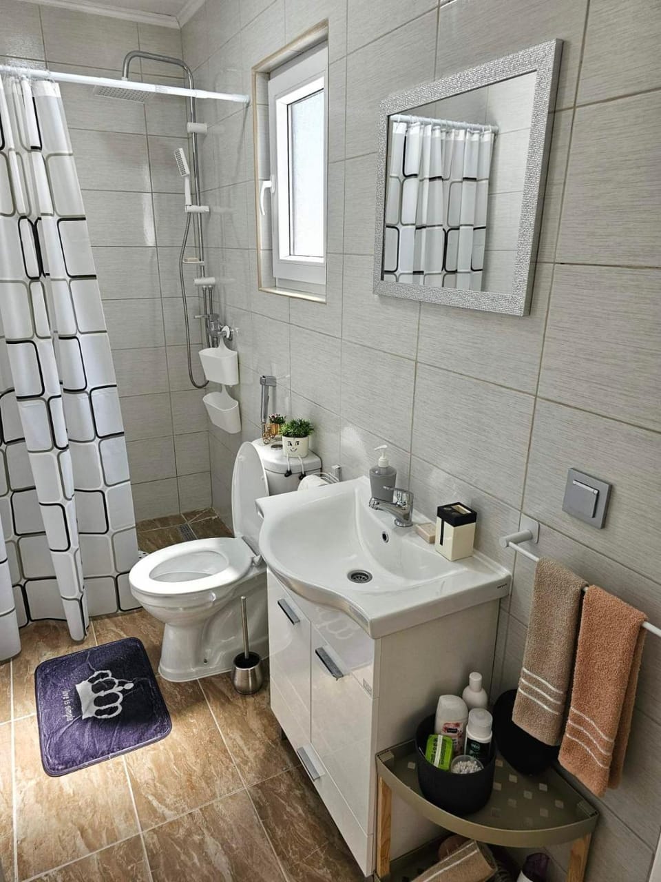 Toilet, Bathroom, towels