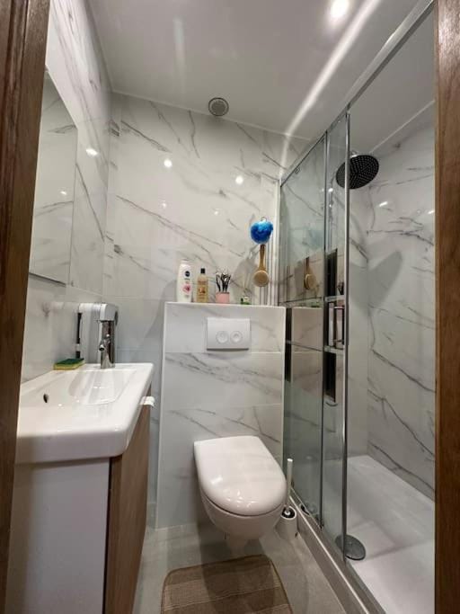 Appartement lumineux et clim Apartment in Avenue du Carnier