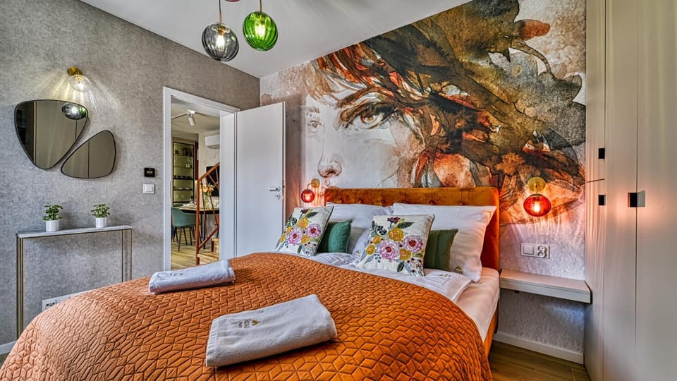 Bed, Bedroom, towels, wardrobe