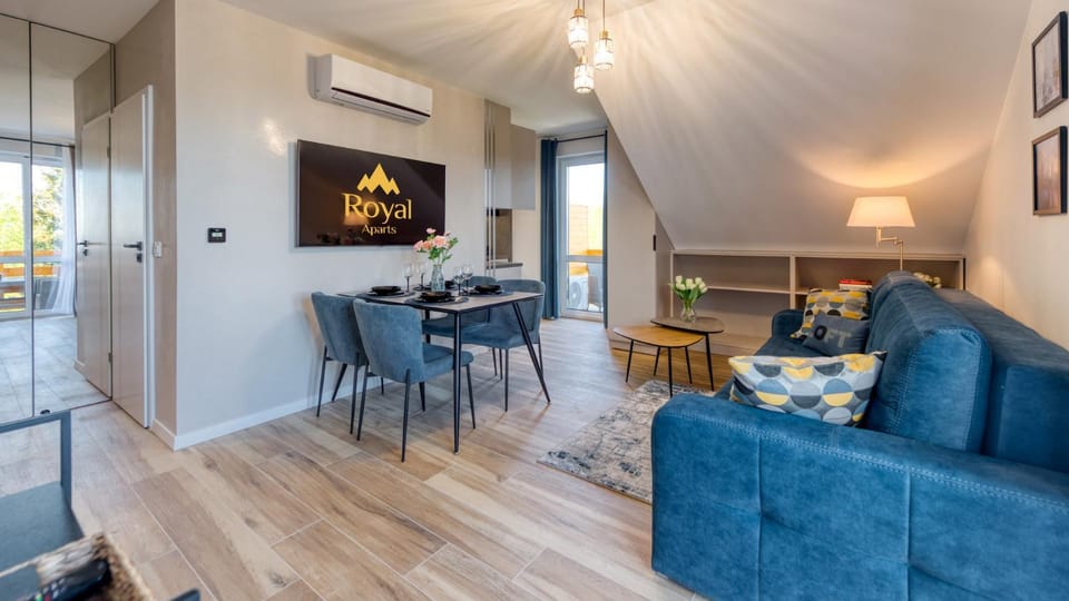 TV and multimedia, Seating area, Dining area, air conditioner