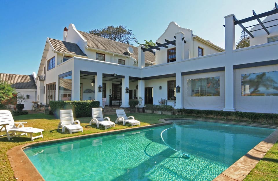 Property building, Garden, Balcony/Terrace, Swimming pool, Swimming pool