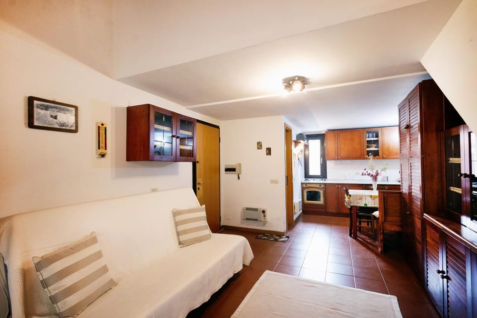 Kitchen or kitchenette, Living room, Photo of the whole room, Seating area, Dining area