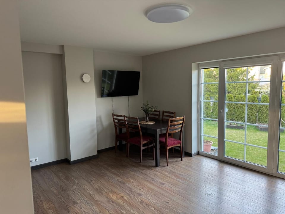 Communal lounge/ TV room, TV and multimedia, Dining area, Evening entertainment