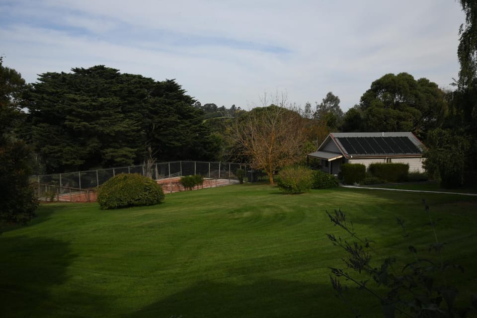 Neerim Country Cottages Campground/ 
RV Resort in Neerim South