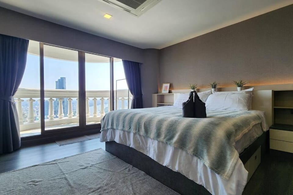 SelfCheckIn The State Tower RiverView 2Bedroom BTS ICONSIAM Silom Sathon Apartment in Bangkok