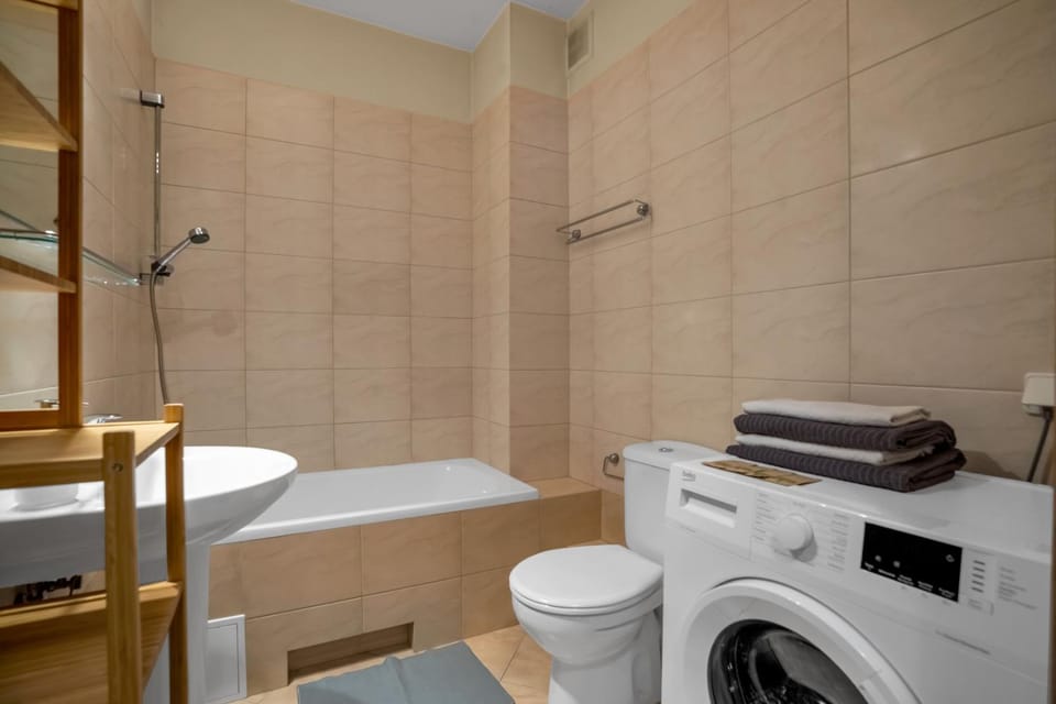 Bathroom, Bath, towels, washing machine