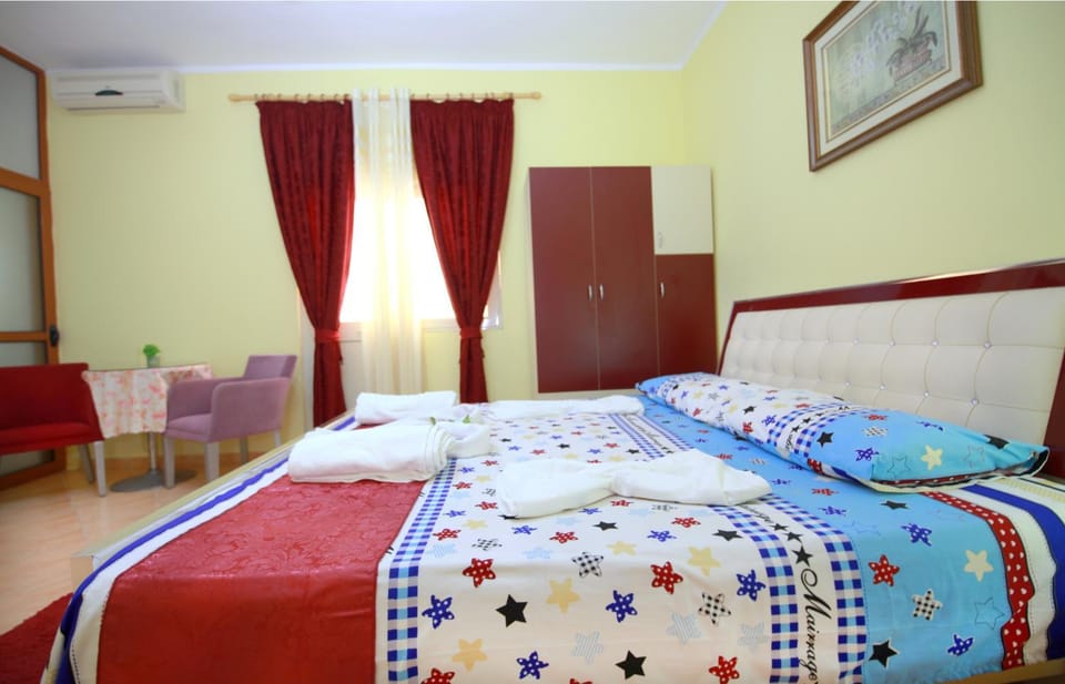 Seating area, Bedroom