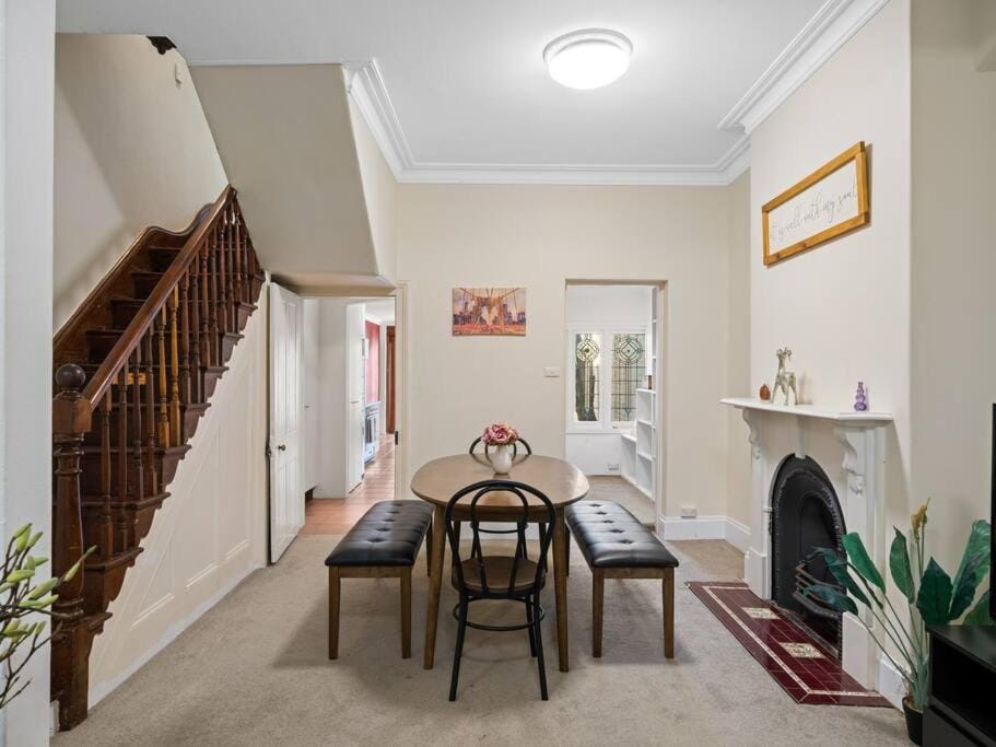 4BR House with Garage near ICC & Darling Harbour & CBD House in Sydney