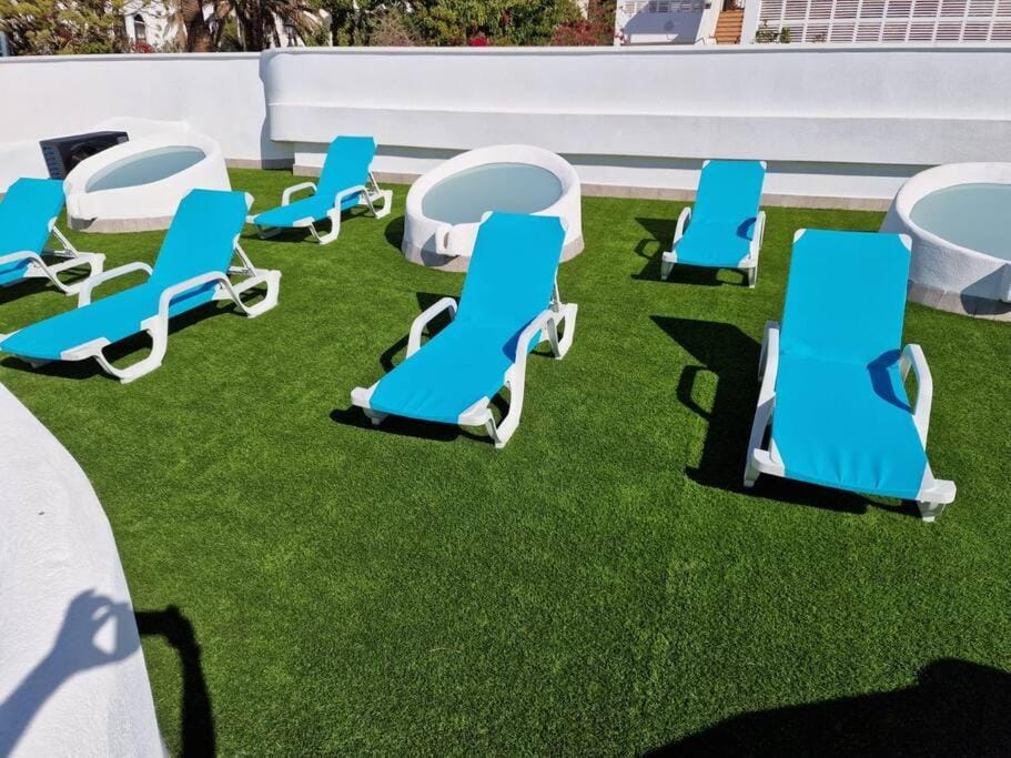 Day, Pool view, Swimming pool, sunbed