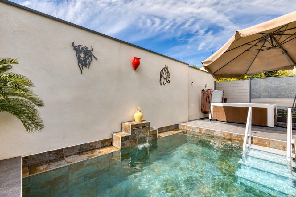 Property building, Swimming pool