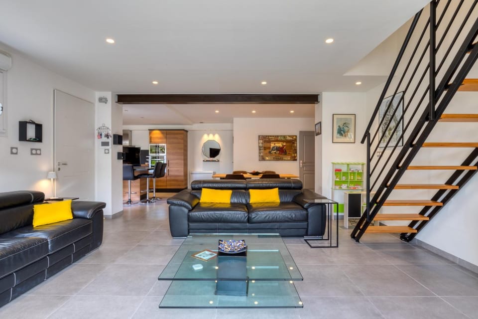 Property building, Living room