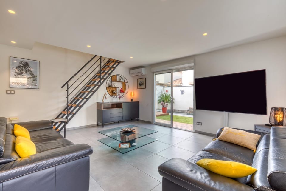 Property building, Living room