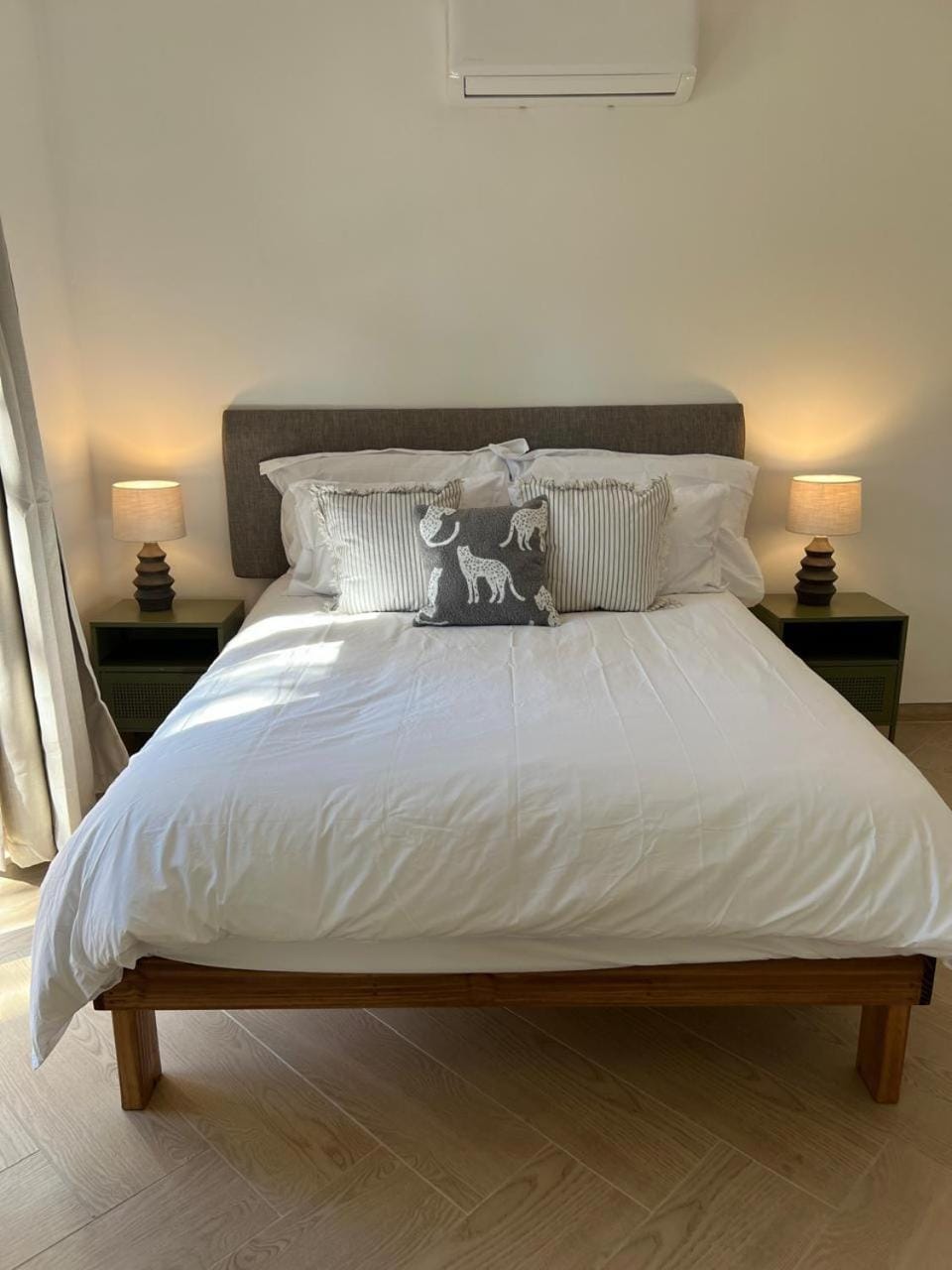 Bed, Photo of the whole room, Bedroom, air conditioner