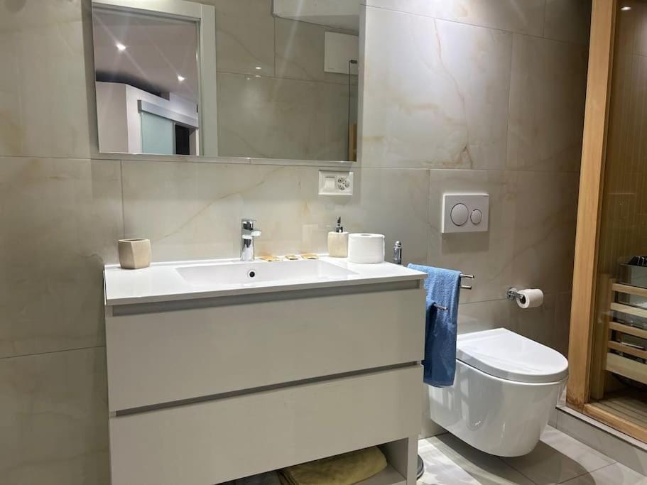Palm Beach apartment Bissone Apartment in Lugano