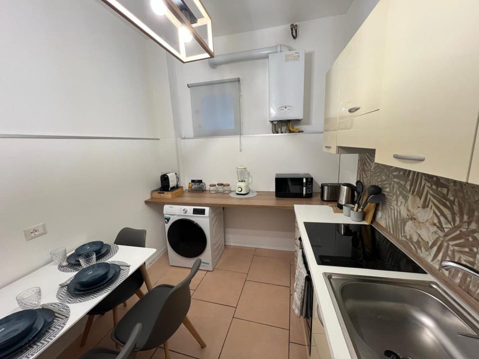 Coffee/tea facilities, Kitchen or kitchenette, Dining area, minibar, oven, pet friendly, stove, toaster, washing machine, dryer