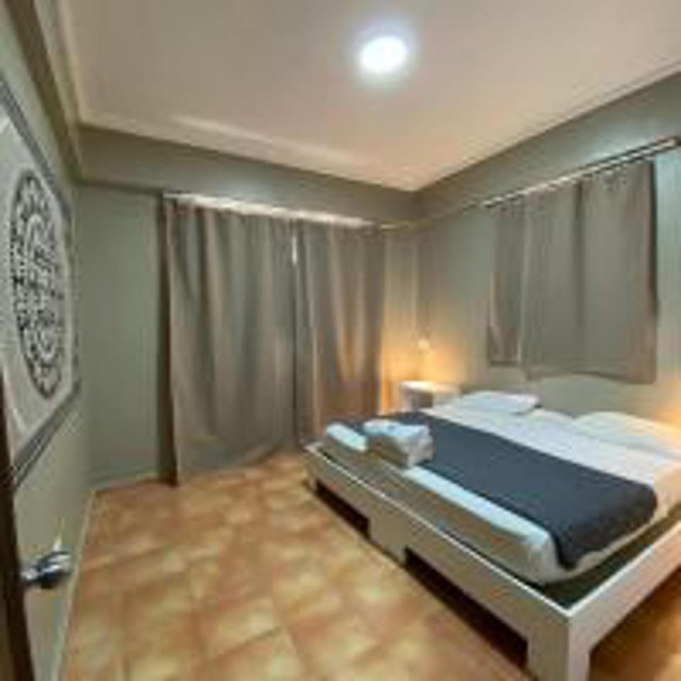 Bed, Photo of the whole room, Decorative detail, Bedroom, towels