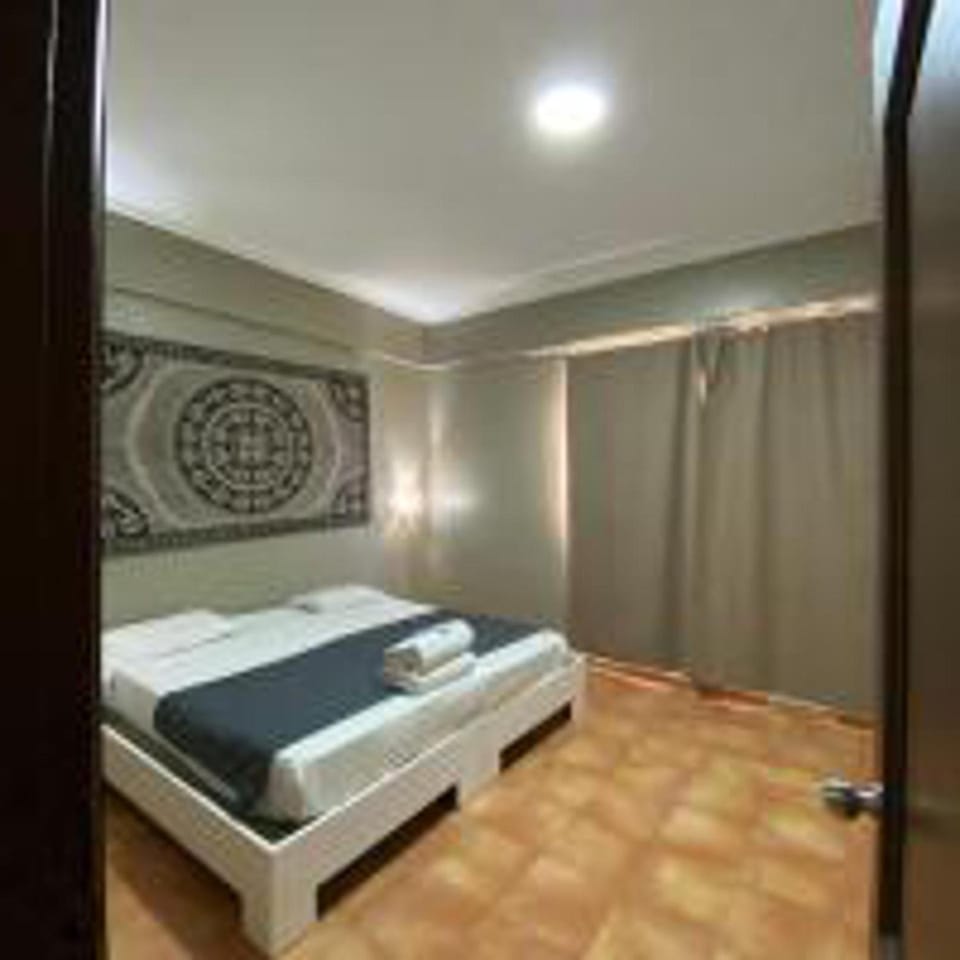 Bed, Photo of the whole room, Decorative detail, Bedroom, towels