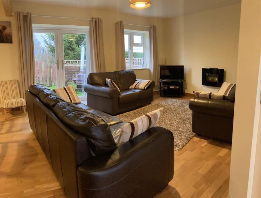 Peaceful Welsh Countryside Lodge Fully accessible Sleeps 6 House in Wales