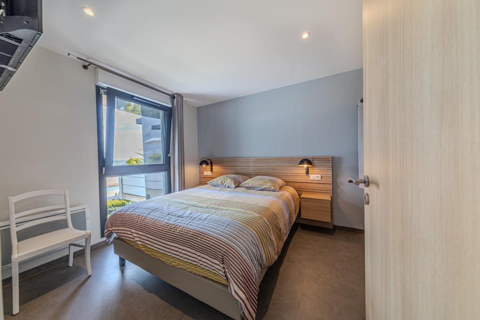 Living room, Bedroom