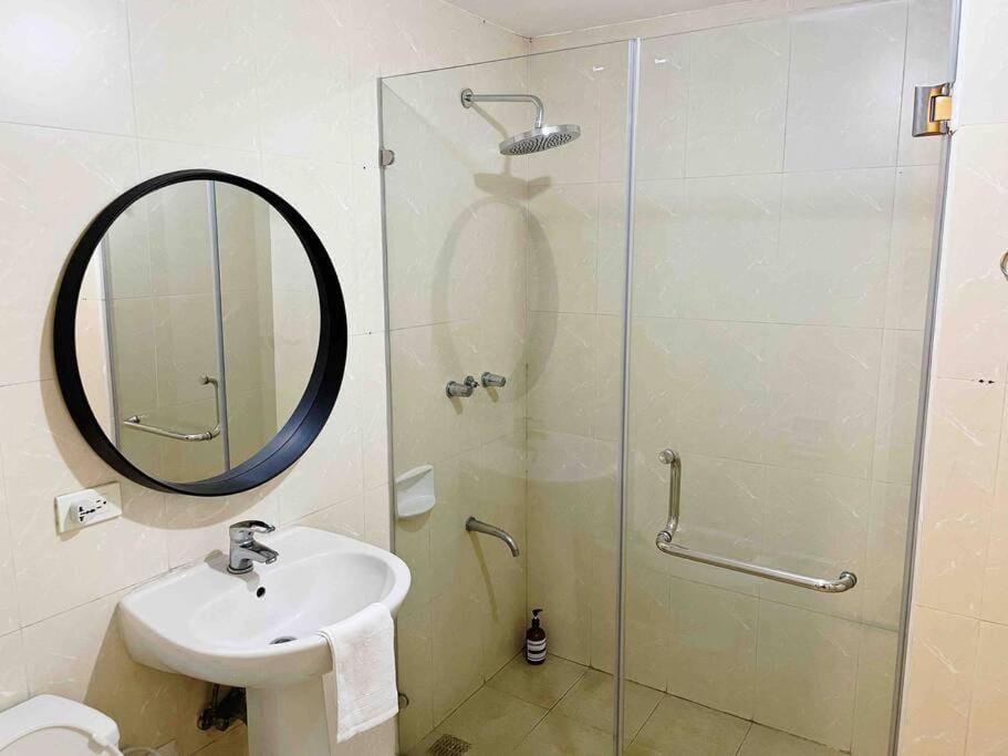 Gora studio in Avant BGC parking with fee Apartment in Makati