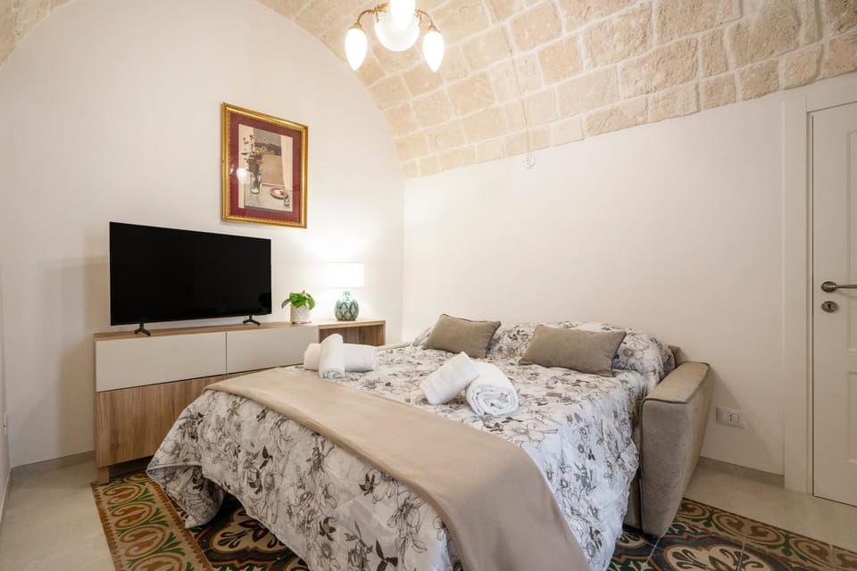 Bed, Living room